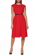Vestido Rojo con Falda de Vuelo