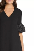 Vestido Negro Evasé con Plumas